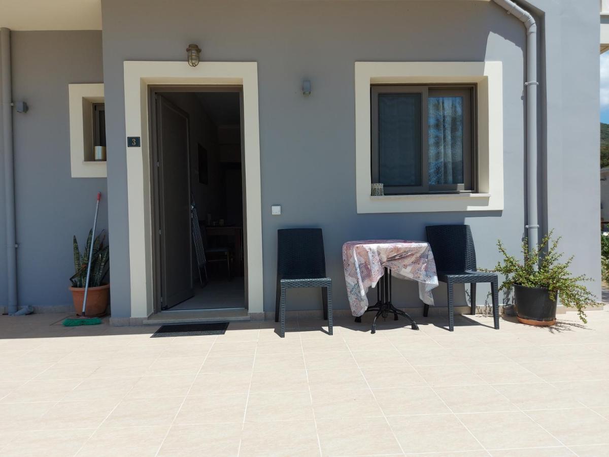 Ta Didymakia Apartments. أرغوستولي الغرفة الصورة